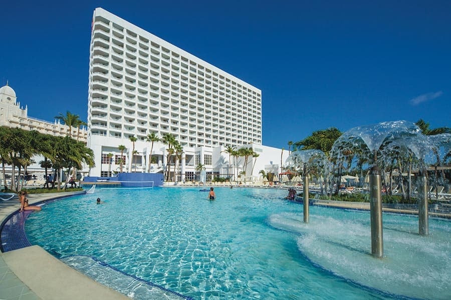 Hotel Riu Palace Antillas pool with fountains