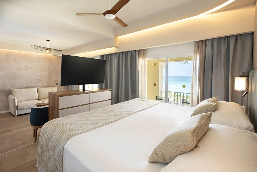 Riu Palace Aruba king room with ocean view balcony