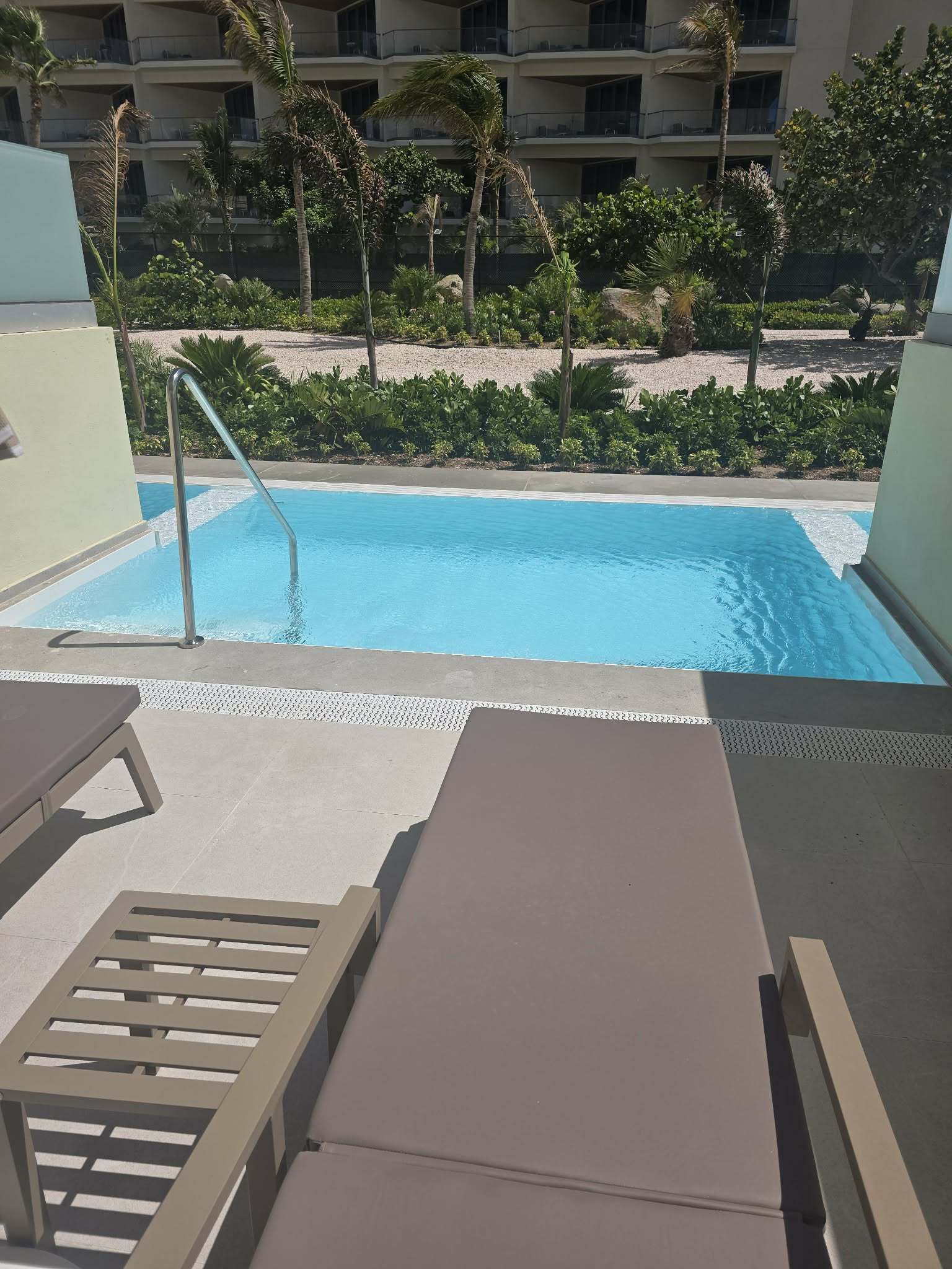 Riu Palace Aruba resort pool and courtyard