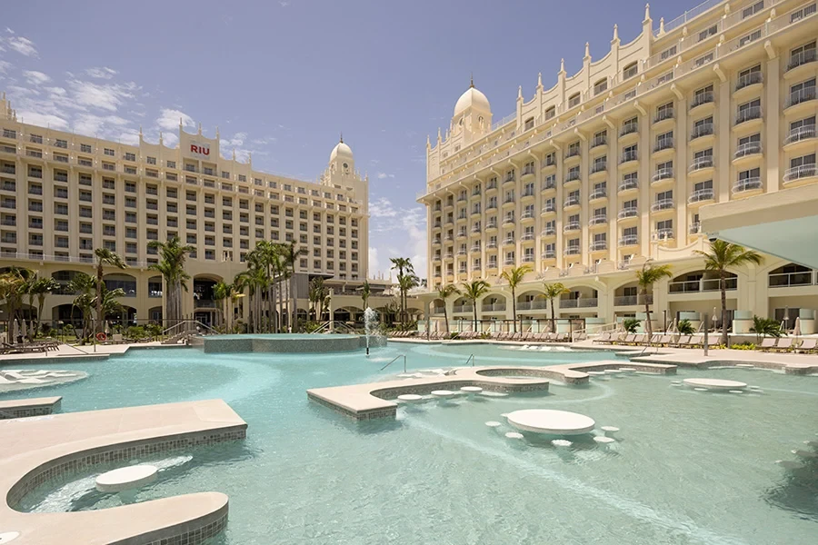 Riu Palace Aruba private pool with lounge chairs